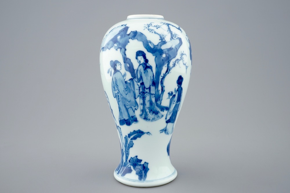 A fine Chinese blue and white vase, Kangxi